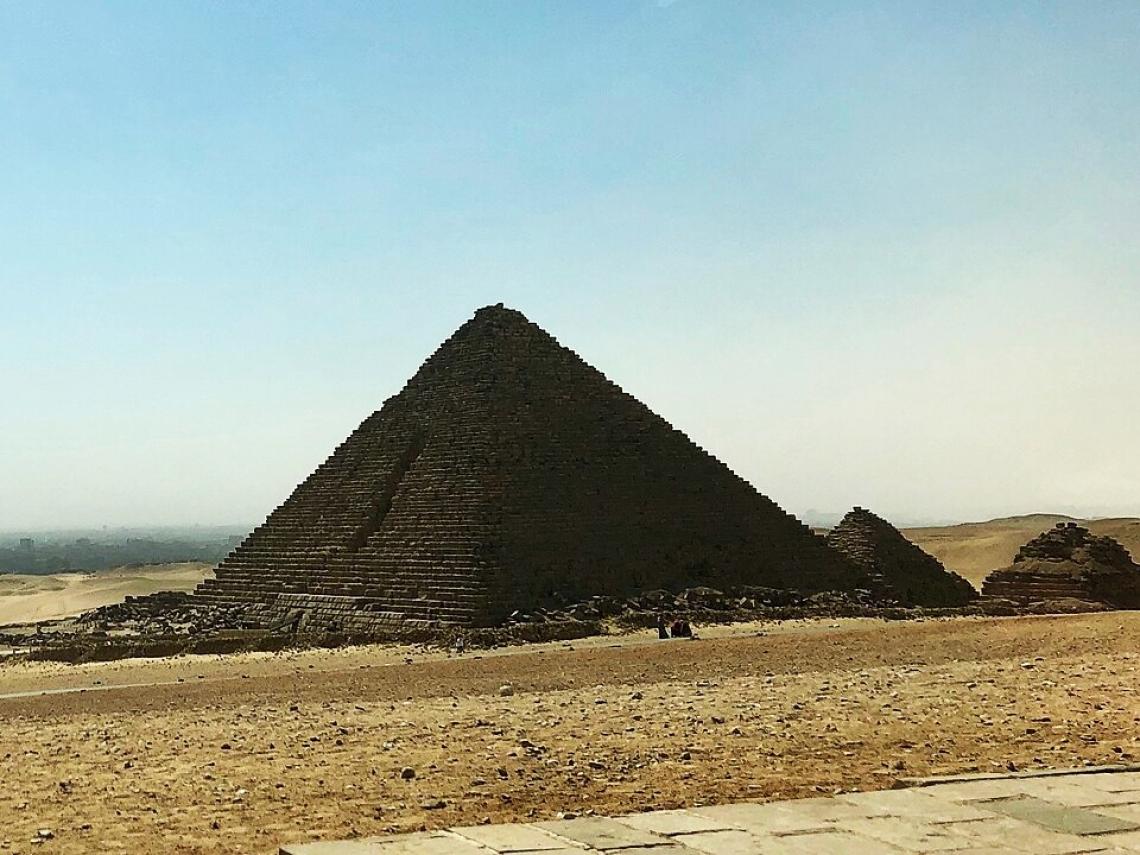 Great_Pyramid_(Pyramid_of_Cheops_Khufu),_Giza Wikimedia Commons.jpg ...