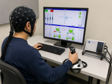 Lingnan research team uses the aviation industry as their research background, employing flight simulators to test different modes of human-machine collaboration. The team utilises the multi-attribute task battery (MATB), developed by NASA, to mimic work scenarios where operators have to multitask, and analyses how the distribution of decision-making and control authority between humans and intelligent systems affects safety, work efficiency, and user experience.