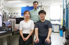 DGIST Professor Jaeheung Cho in the Department of Emerging Materials Science at DGIST (up), Bohee Kim, a Combined M.S-Ph.D. Program Student in the Department of Emerging Materials Science (below left), and Donghyun Jeong, a Combined M.S-Ph.D. Program Student.