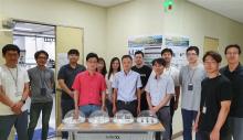 Dr. Jin-Kyu Kang in the Division of Energy Technology (middle) and the research team