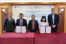Prof Siu Oi-ling, Head of the Department of Psychology of Lingnan University (left 4), and Prof Xin Zi-qiang, Head of the Department of Psychology at RUC (left 2), sign the partnership agreement on behalf of their respective departments, while Prof Joshua Mok Ka-ho, Vice-President of Lingnan University (left 3), Prof William Hayward, Dean of the Faculty of Social Sciences (left 5), and Prof Wen Xiaotong, Associate Head of the Department of Psychology at RUC (left 1), witness the ceremony.