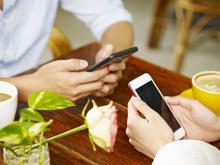 A joint longitudinal study involving Lingnan University finds that participants with higher scores on the Nomophobia Questionnaire are more likely to spend longer, more frequently on social media when experiencing negative emotions during less busy periods.