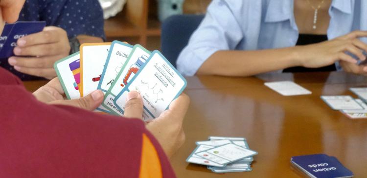 Herbularyo gets players acquainted with both organic chemistry and traditional Filipino medicine in as little as five to ten minutes of gameplay. The scientifically-grounded traditional Filipino remedies found in the game are based on real research from the Philippine Institute of Traditional and Alternative Health Care (PITAHC). 