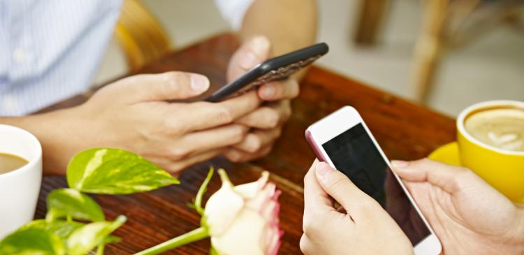 A joint longitudinal study involving Lingnan University finds that participants with higher scores on the Nomophobia Questionnaire are more likely to spend longer, more frequently on social media when experiencing negative emotions during less busy periods.