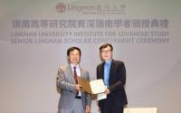 Prof Xu Zidong receives the title of Senior Lingnan Scholar from President Qin. 