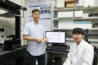 Professor Hongsoo Choi in the Department of Robotics Engineering (left), Combined degree student Jongeon Park (right)
