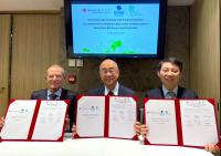 The signing ceremony was officiated by Prof Raymond Chan Hon-fu, Vice-President (Academics) cum Provost and Lam Man Tsan Chair Professor of Scientific Computing of Lingnan University (middle), Prof Alexander Bassen, Academic Director of EFFAS and Chair of the Greenhouse Gas Protocol Independent Standards Board (left), and Prof Anthony Cheung, Vice Chairperson and Green Finance Convenor of Friends of the Earth (Hong Kong) (right).