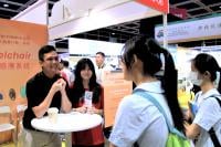 Lingnan University hosted a ‘Chat with Professors’ zone at the 31st Hong Kong International Education and Careers Expo, attracting many students and parents interested in learning more about the University’s small-class teaching and interdisciplinary education model rooted in whole-person development.