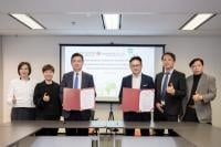 The partnership agreement signing ceremony. From left: Ms Sharon Fong, Senior Manager of Hong Kong Science and Technology Parks Corporation (HKSTP), Prof Paulina Wong, Head of the Science Unit at Lingnan University, Prof Lau Chi-pang, Mr Plato Yip, Chairperson of FoE (HK), Dr Jeffrey Hung, Chief Executive Officer of FoE (HK), Dr Ir. Rosiah Ho, Adjunct Assistant Professor of Lingnan University.